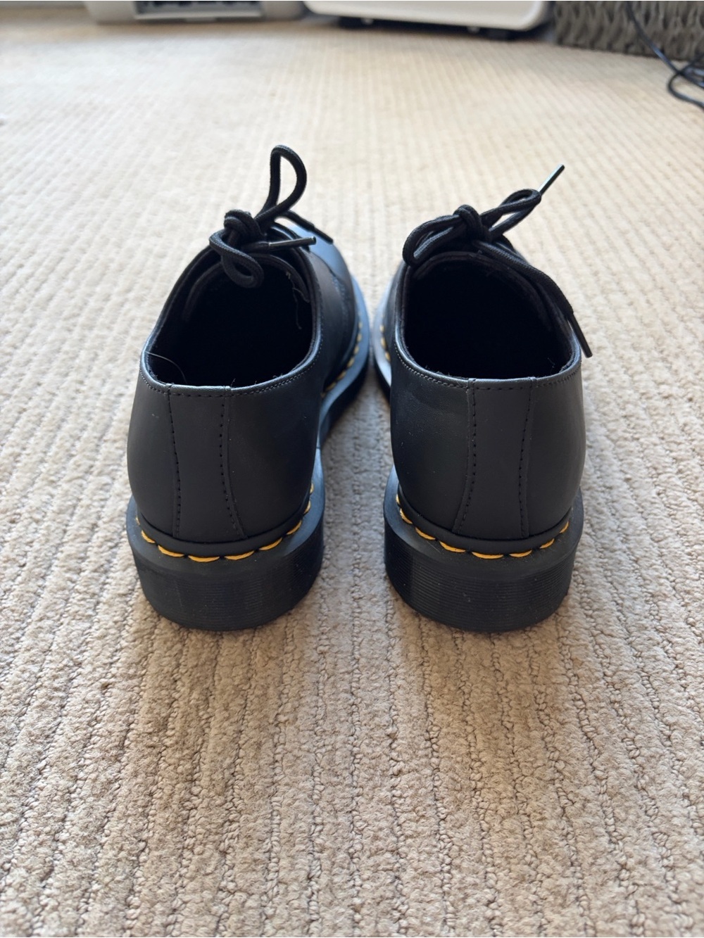 Dr. Martens Women’s Leather Lace-Up Shoes, Black, size 7 - Picture 4 of 7